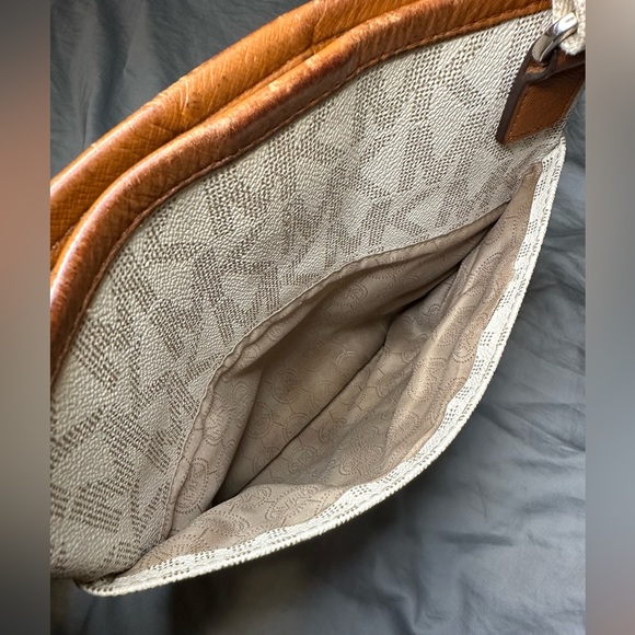 Michael Kors - Jet Set Crossbody Monogram Logo Side Purse Bag - White & Brown - Picture 7 of 10